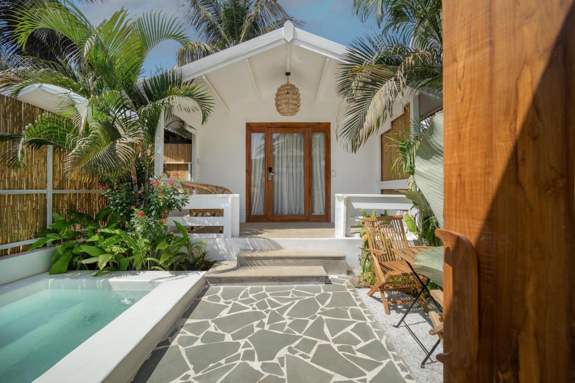 Azora By Ayatana, Goa Hotel